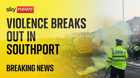 Southport stabbings: Police attacked as violence breaks out outside mosque| TN ✅