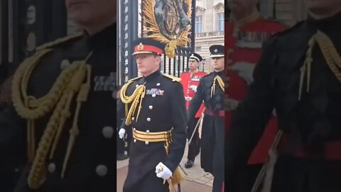 The kings Guards walking out of the gates of Buckingham Palace #buckinghampalace