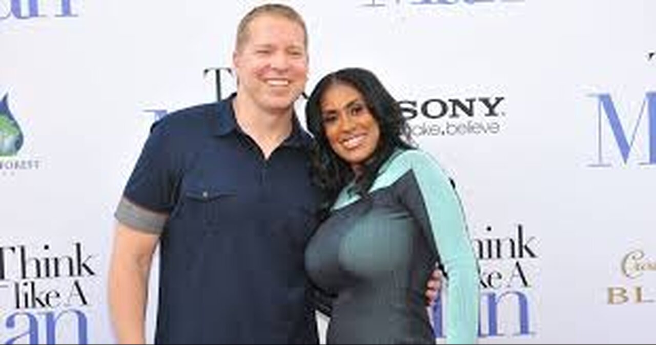 Gary Owen’s throws Shannon Sharpe under the bus to hide his false love for black women