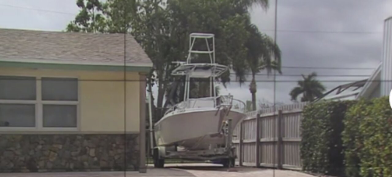 How should RV's and boats be stored at North Palm Beach homes