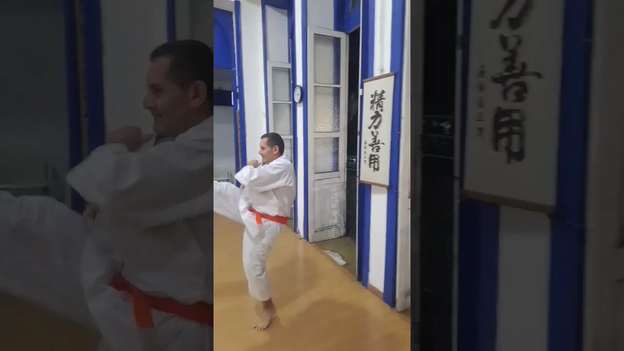 KARATE SHOTOKAN, AQUECIMENTO PARA MAIS UM TREINO.