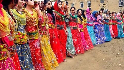 #Kurdish - Beautiful Kurdish dance! You'll fall in love with it! #Syria