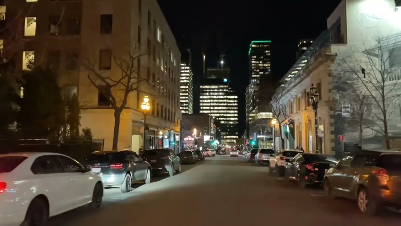 Montréal lights up by dark