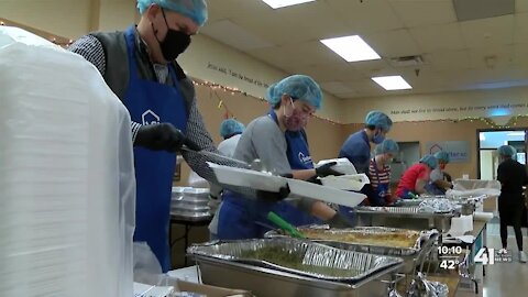 Thanksgiving volunteers make it a good news day