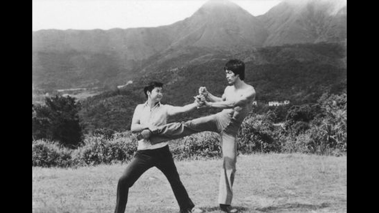 Cross kick Studio Films Bruce Lee Game of Death out Door Scenes