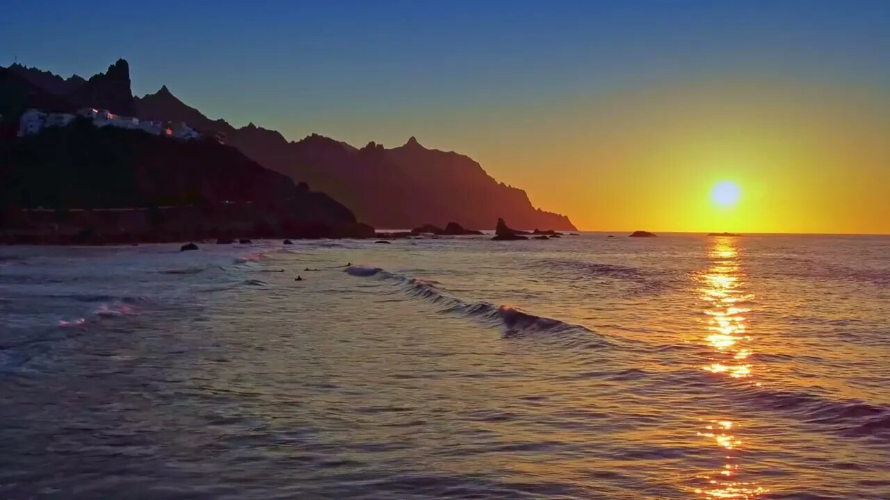 MUSICA CALMA E ONDAS DO MAR - ESTUDAR, DORMIR, MEDITAR COM ESSE COMBINAÇÃO REVIGORANTE.