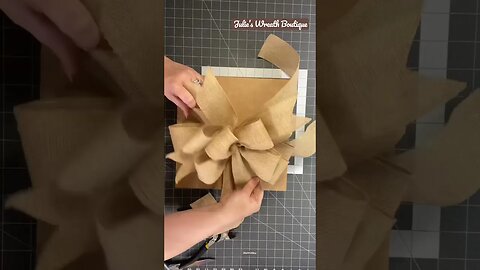 How to Make a Bow | #julieswreathboutique #howtomakeabowwithribbon