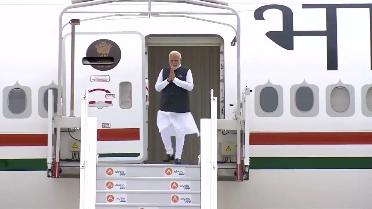 PM Modi arrives to a ceremonial welcome in Paris, France PM Modi France visit 2023