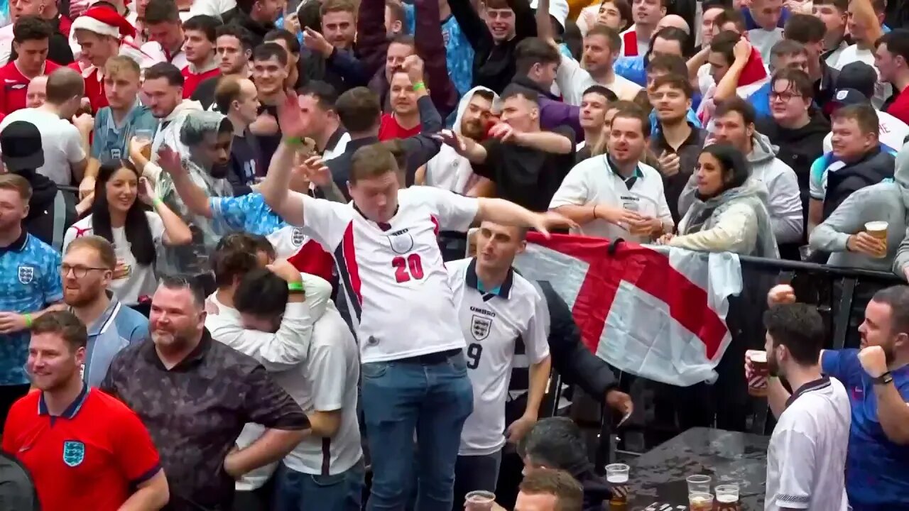 England fans go CRAZY celebrating Saka, Rashford and Grealish goals against Iran at Qatar World Cup