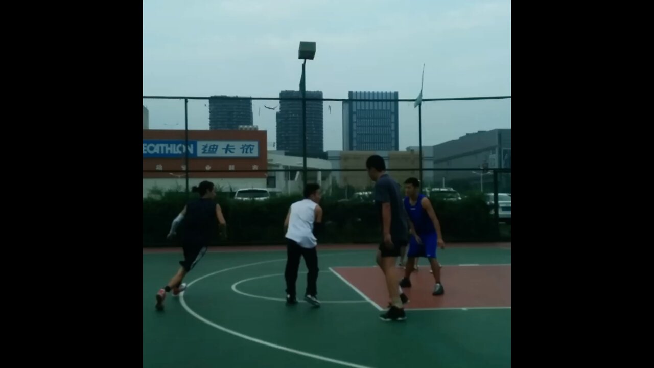 China Street Basketball In the paint