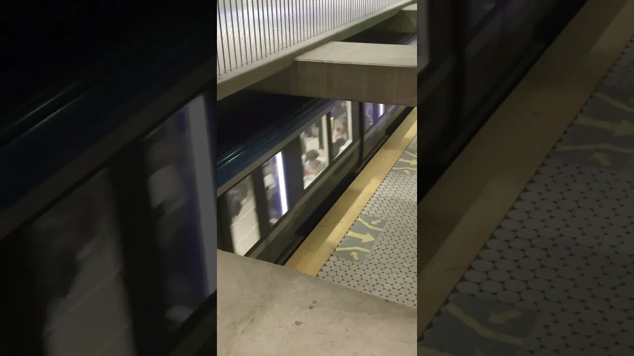 Breathtaking Montréal metro at Peel