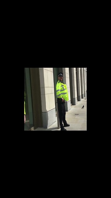 This Cop Can't Stop Grinning #shorts #police #london