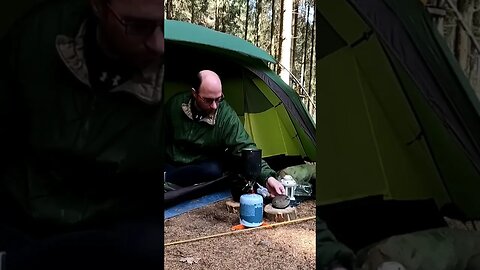 It's coffee time. woodland wildcamping