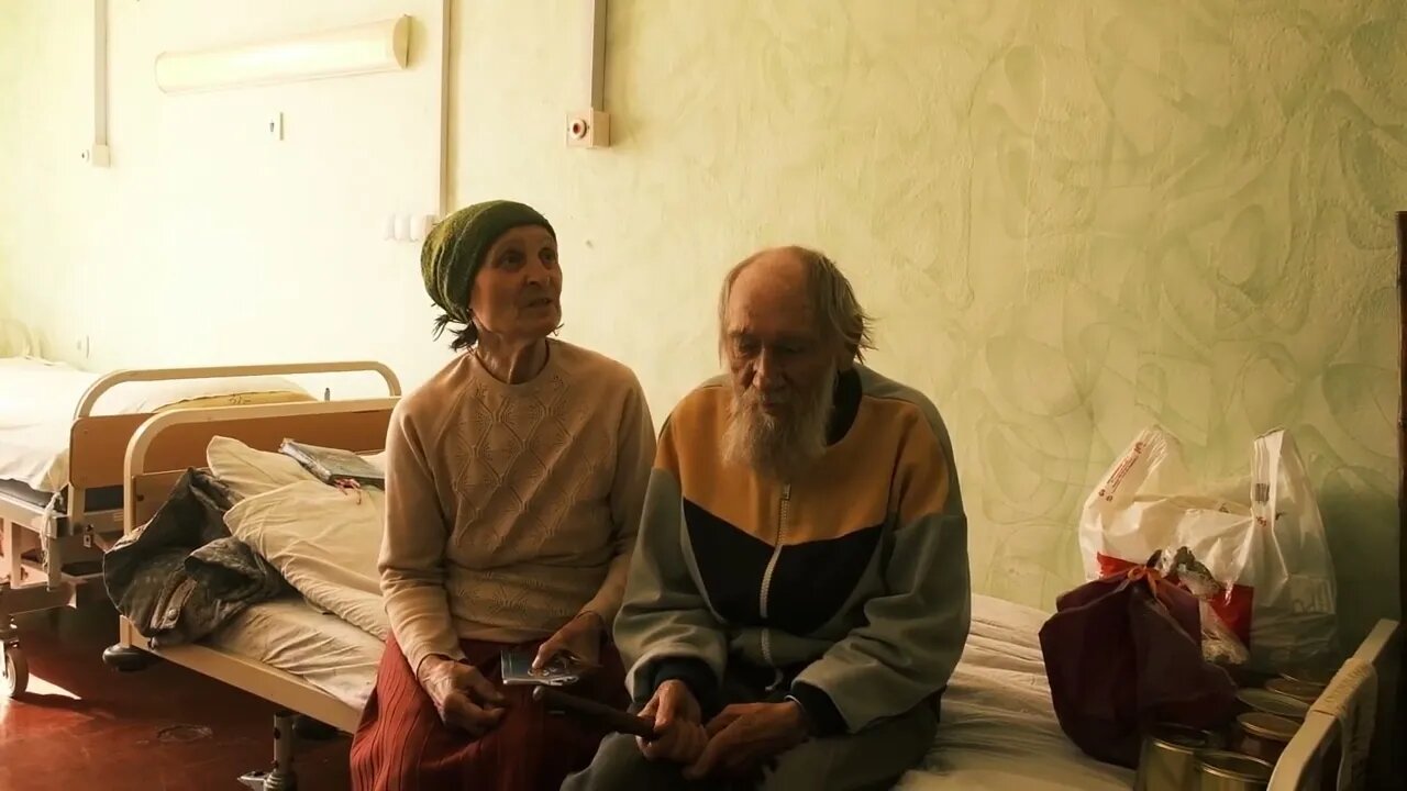 "Red Babushka" (Grandmother of the Victory Flag) and her husband taken hostage by Ukrainian forces?