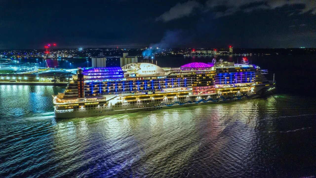 AIDA Prima 26/09/2022 departure cruise ship to Le Harve 4k night shoot