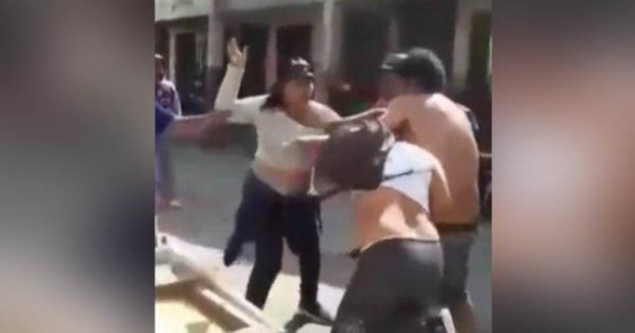 Golpean mujer en la calle