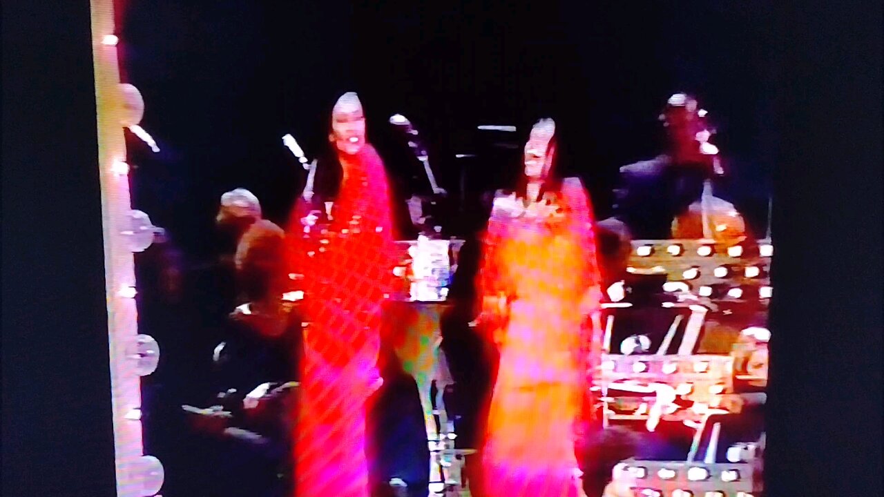 Taste Of Honey 1979 Grammys Live Boogie Oogie Oogie (Donna Summer winner of R&B)