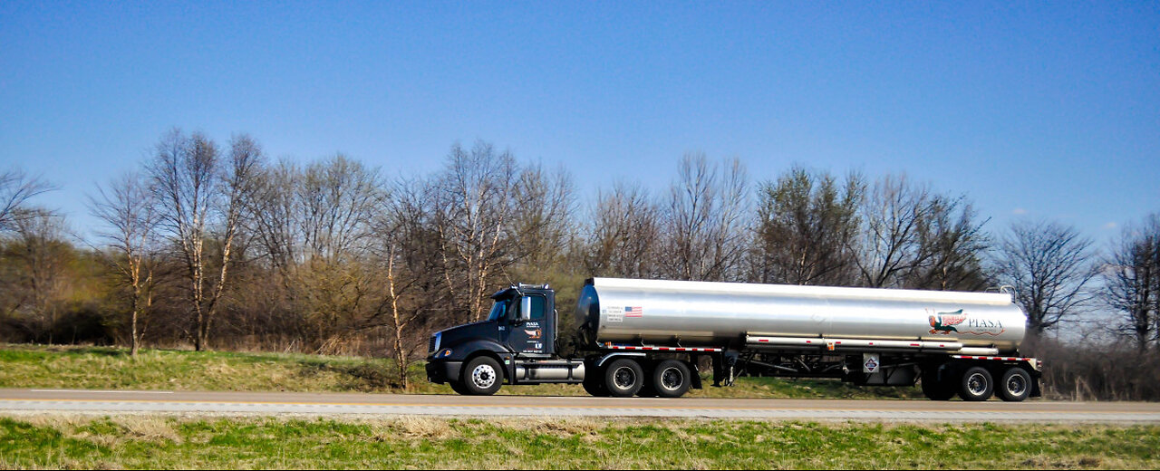 Mysterious Haul Tanker trucks on the New Mexico prairie