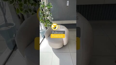 A poltrona Proença é uma novidade ideal para dar um charme e um conforto a mais em seu ambiente.