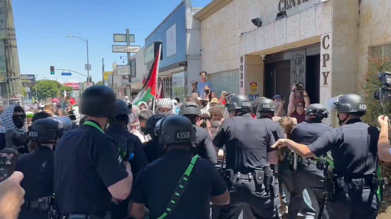 Pro-Hamas Militants Assaulted Pro-Israel Journalists & Protesters At The Adas Torah Synagogue In LA