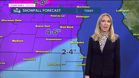 Heavy snow moves into SE Wisconsin, showers continue into the night