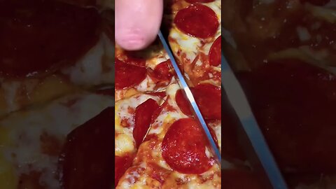 Pizza slices crinkle crinkle ASMR