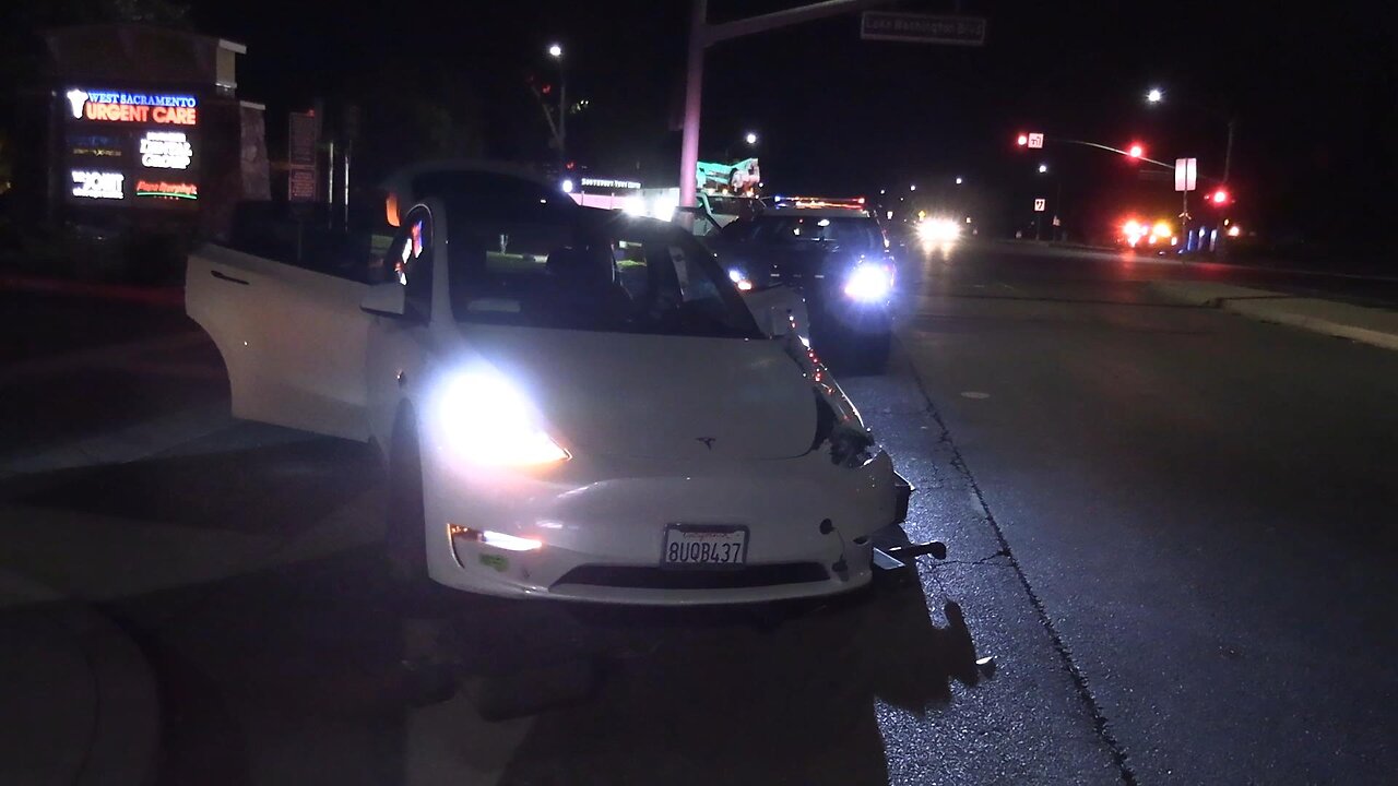 Tesla driver flees a lawful traffic stop