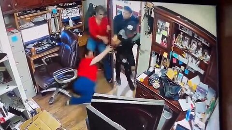 Armed Venezuelan Gang ROBS Jewelry Store in Colorado Brutally Attack Female Staff