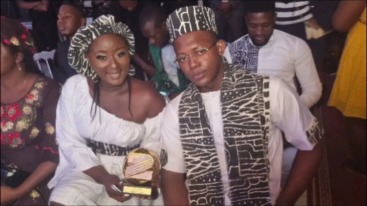 Tenor bande Mou Dans la première vidéo, on voit Eunice Zunon, la fiancée ivoirienne de l’artiste lui