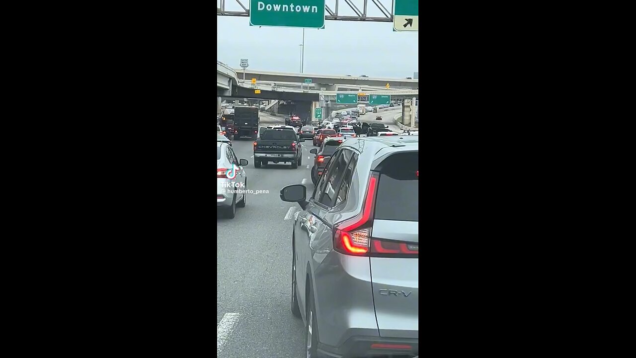 Gun fight in the middle of the hwy in Houston