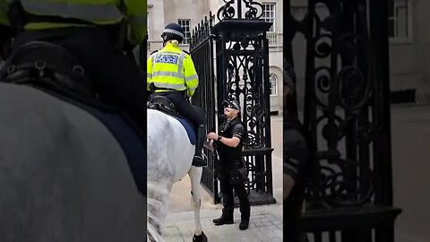 met police greets armed police #horseguardsparade