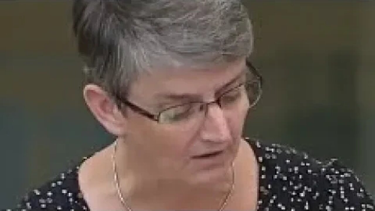 Trans children's issues should be kept confidential from parents