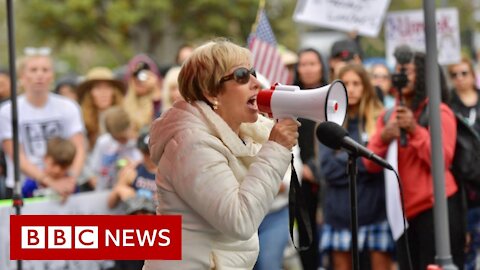 Mask mandates cause fierce debates as US students go back to school - BBC News