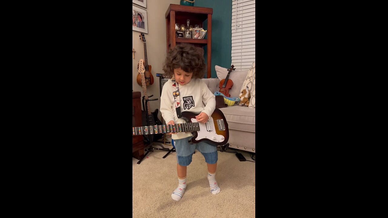 4 years old guitarist