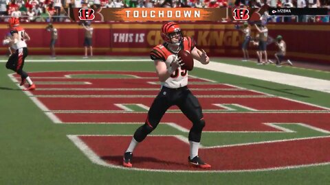 Nick Vigil with the PICK 6 #Bengals #Madden20 #H2H #NickVigil