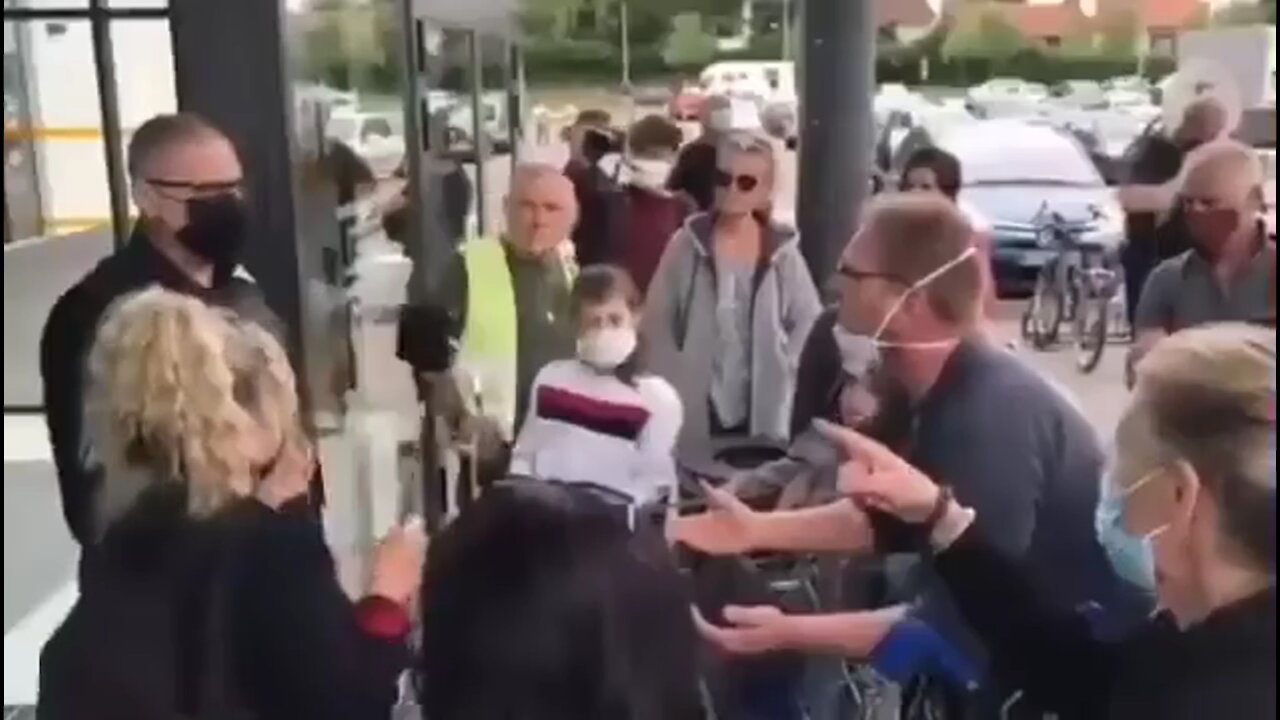 Australia and France fighting back