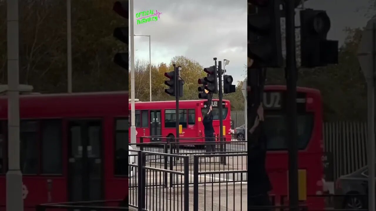 Phantom Sticker man hits 4 ULEZ camera minutes after cleaning crew had been #ulez #stickercrew