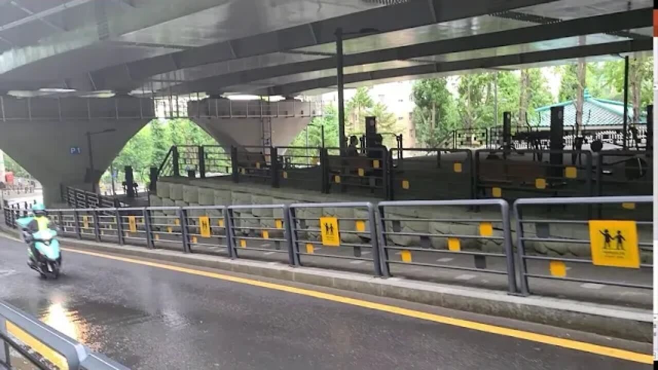 PELAS RUAS #03 Embaixo do viaduto