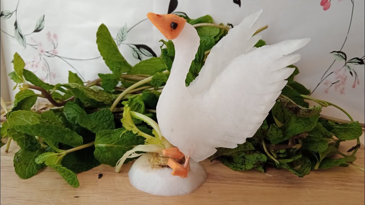 Radish swan 🦢 || simple radish garnishing || beautiful art