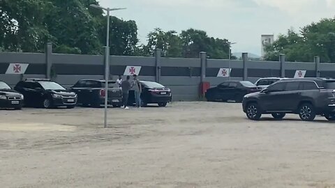 Getúlio chegando ao CT do Vasco para assinar com o clube