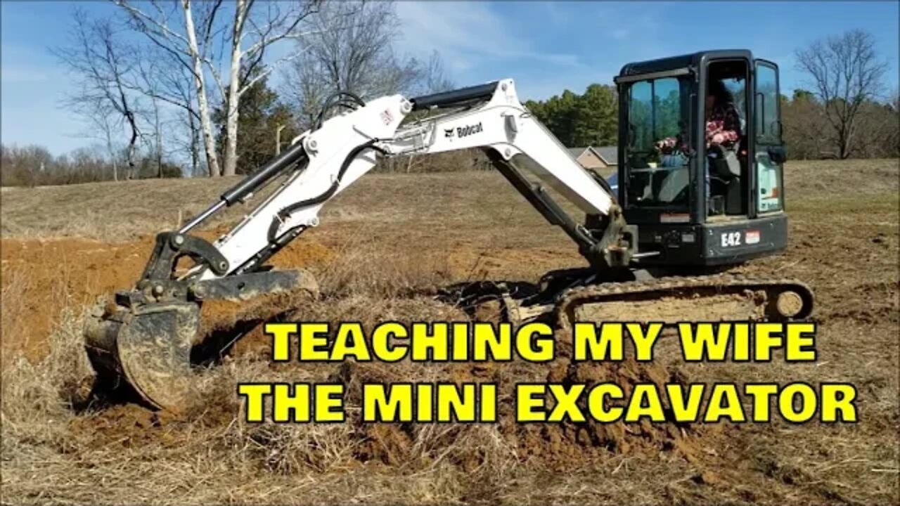 Teaching MY WIFE the Bobcat e42 Mini Excavator DAY 1