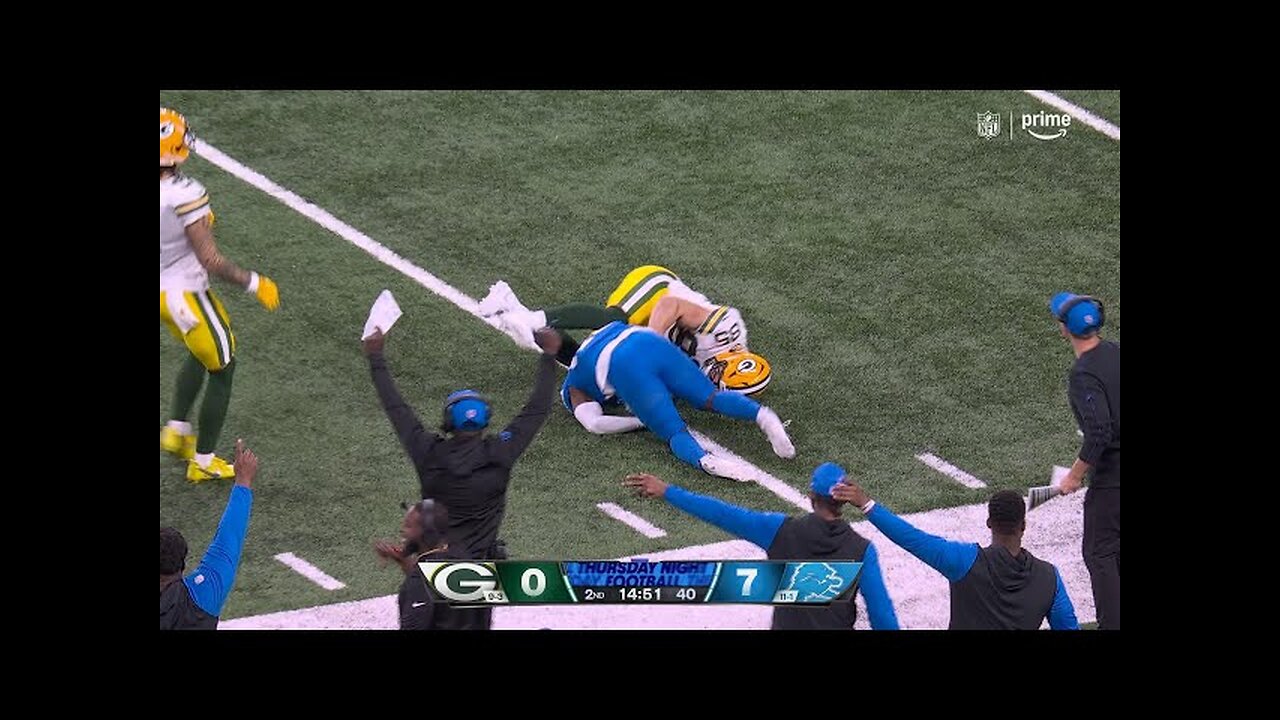 David Long jumps on Christian Watson's airborne fumble