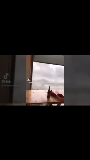 ✔️Video of a hurricane with rain from a German cafe near the border with #luxembourg