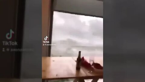 ✔️Video of a hurricane with rain from a German cafe near the border with #luxembourg