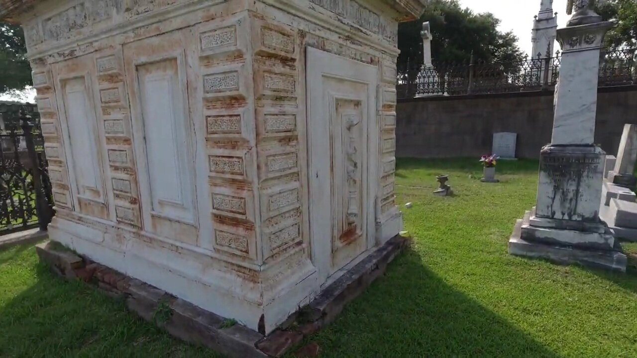 "Natchez City Cemetery in Natchez, Mississippi - ASMR" (22Nov2023) WOG: Walking Old Graveyards