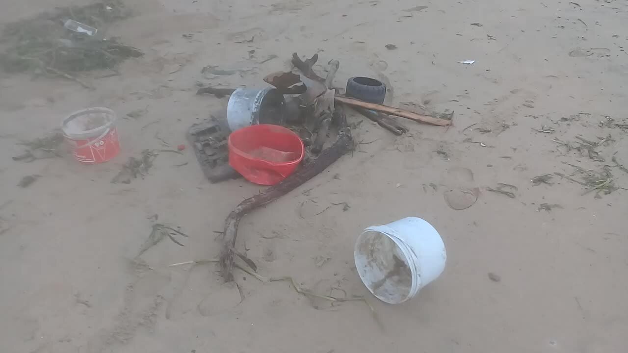 SOUTH AFRICA - Durban - Dirt washed up at the Durban beaches (Videos) (h2f)