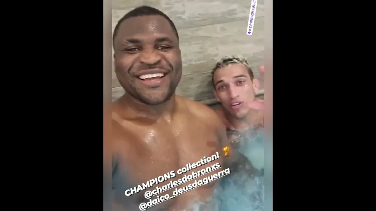 Francis Ngannou hot tub with Charles Oliveira and Figueredo