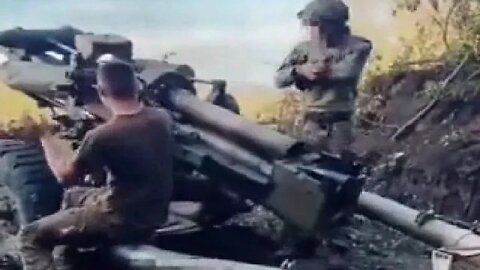 Dancing Ukrainian LGTB soldiers fire artillery in viral video. Russia replies with artillery videos