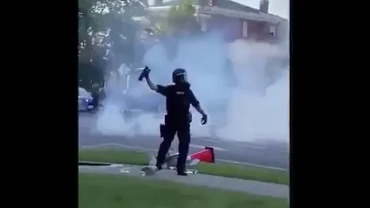 Police Retake Robert E Lee Statue In Richmond, VA