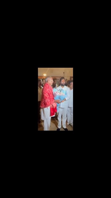 #shorts | Eknath Shinde meet Nana Patekar | मुख्यमंत्र्यांनी घेतलं नाना पाटेकरांच्या गणपतीचे दर्शन